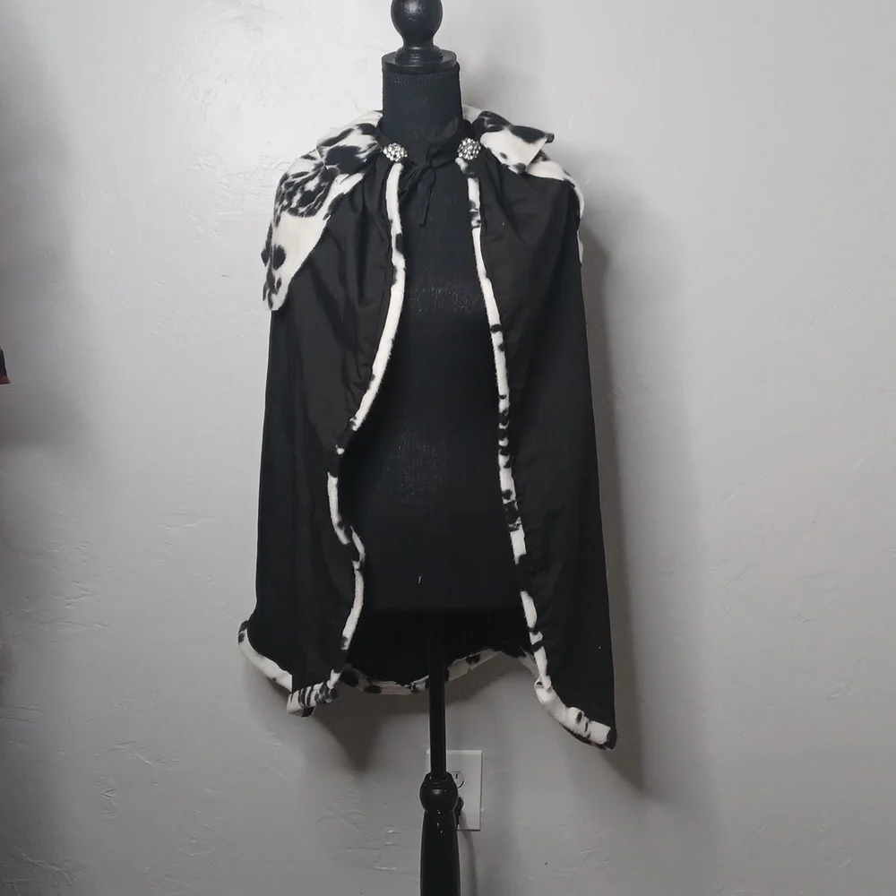 Dalmatian‎ Print Cape
